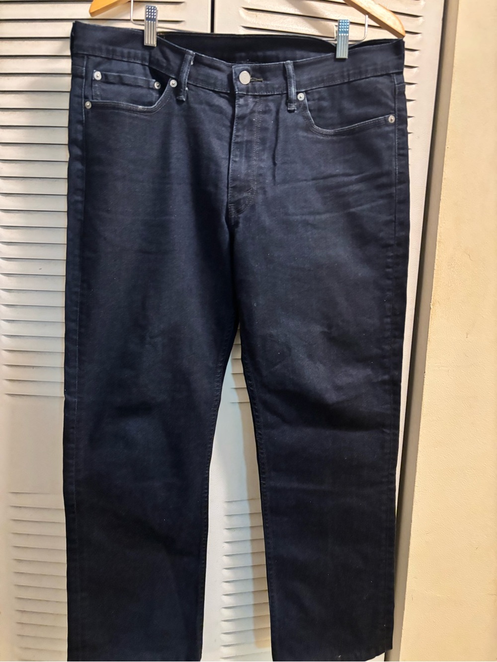 Levis Men's Dark Blue Straight Jeans - Classic Casual